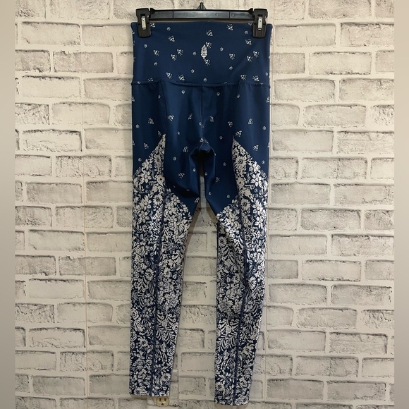 Women’s FP Movement Free People Sunny Bandana print leggings Size XS - Picture 3 of 5